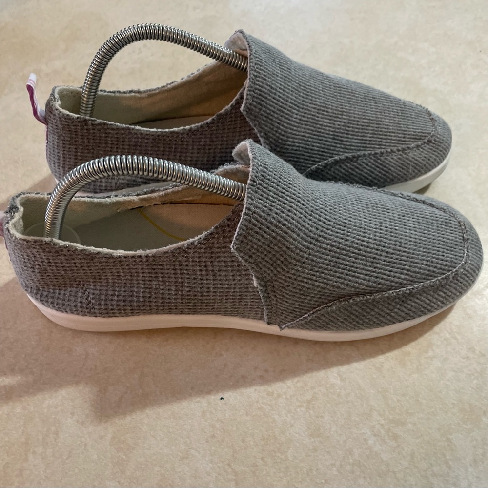 Women’s Vionic Beach Malibu shoes size 9.5 gray slip on flats